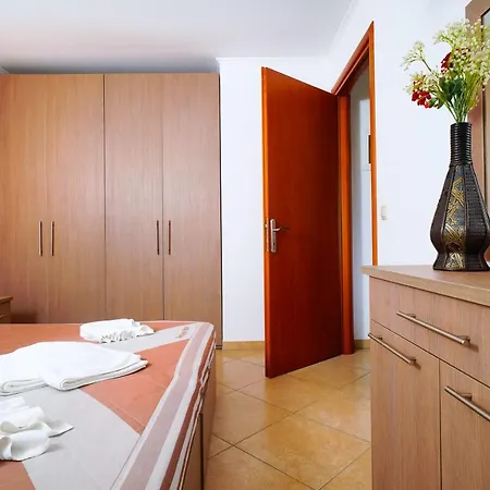 Antigone شقة فندقية 2*