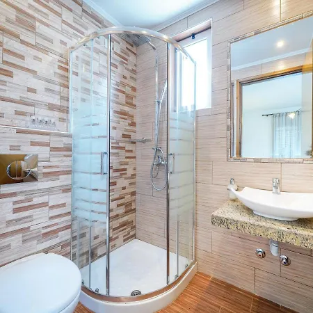 Antigone لايميناس