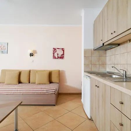 Antigone شقة فندقية 2*